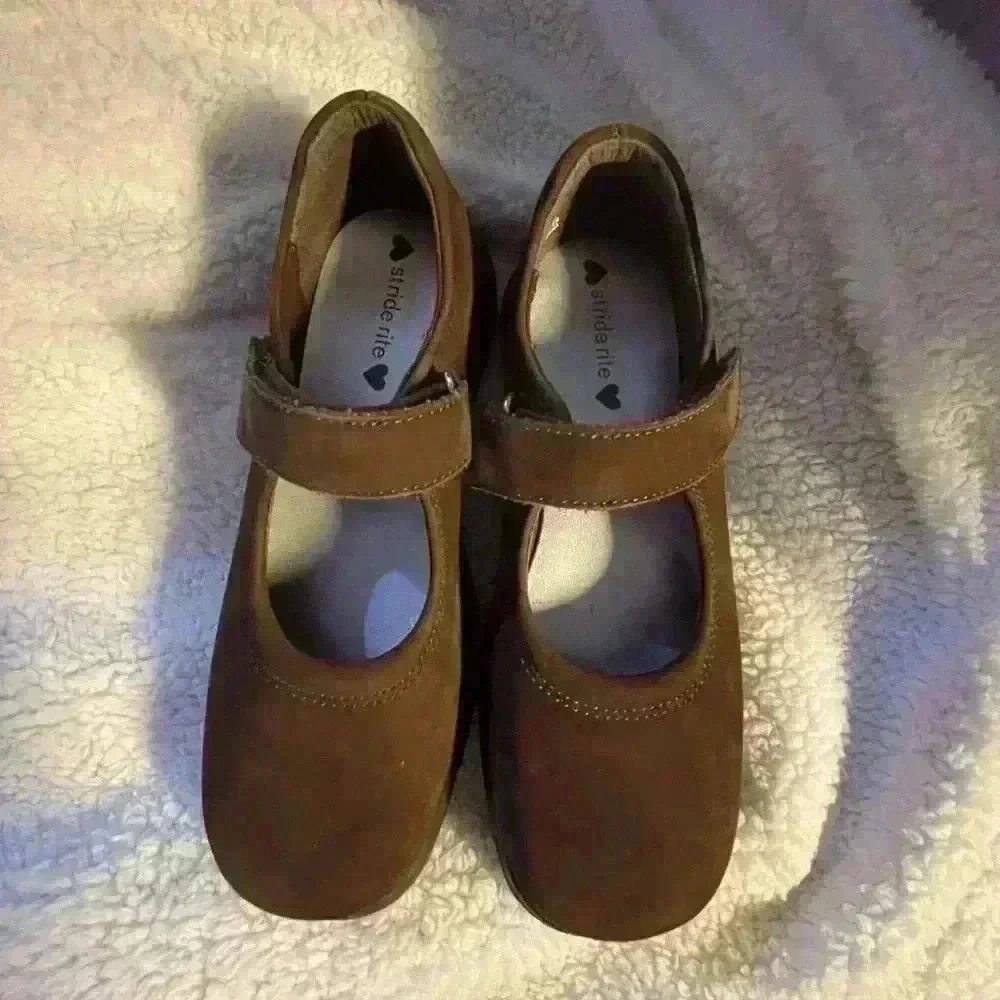 Stride rite brown leather Mary Jane’s size 2 1/2